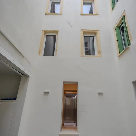 The Cereria Design Flats - L' Incisore